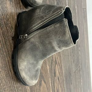 SOREL Joan of Arch wedge waterproof boots size 7, great condition.